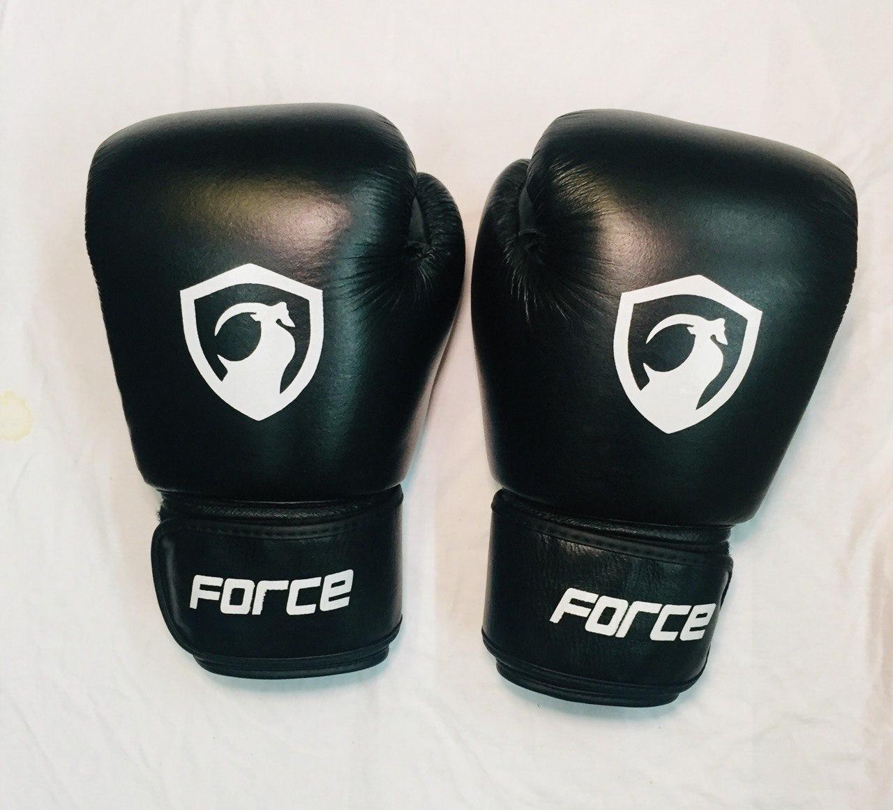 Боксерские перчатки Force 12 ун черные.